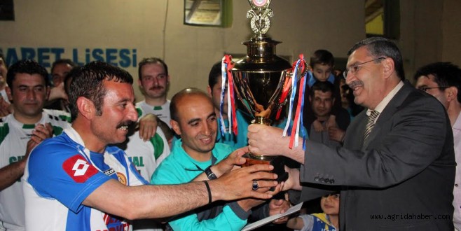 AĞRI'DA ÖĞRETMENLER ARASI FUTBOL TURNUVASI