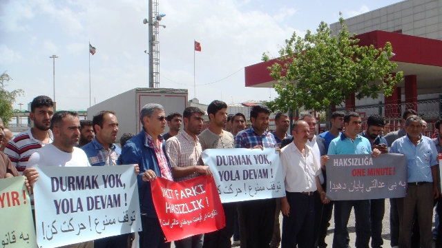 Tır Şoförlerinden İran'a Yakıt Protestosu