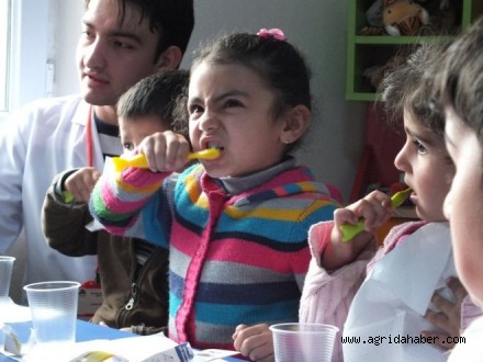 Ağrı'da Öğrencilere Diş Taraması