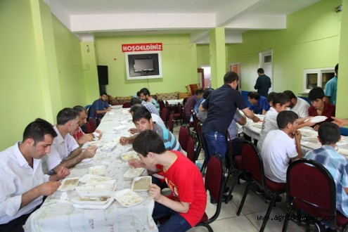 Ağrılılar, Bayramda Halise Yemeğinde Buluştu