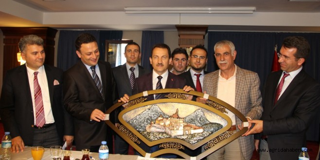 BİK Genel Müdürü Atalay, Ağrılı Gazetecilerle Bir Araya Geldi