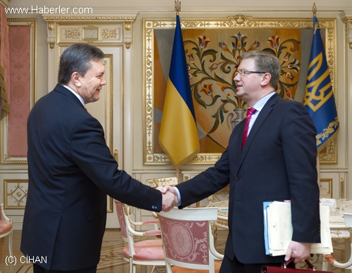 Yanukoviç, Kiev'deki Füle ile İki Defa Görüştü