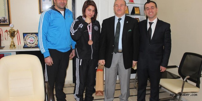 Türkiye 3.'sü Nurcan Ünlü'den İl Müdürüne Ziyaret