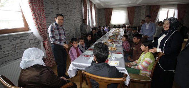 Vali Işın, yaşlıları evinde ağırladı