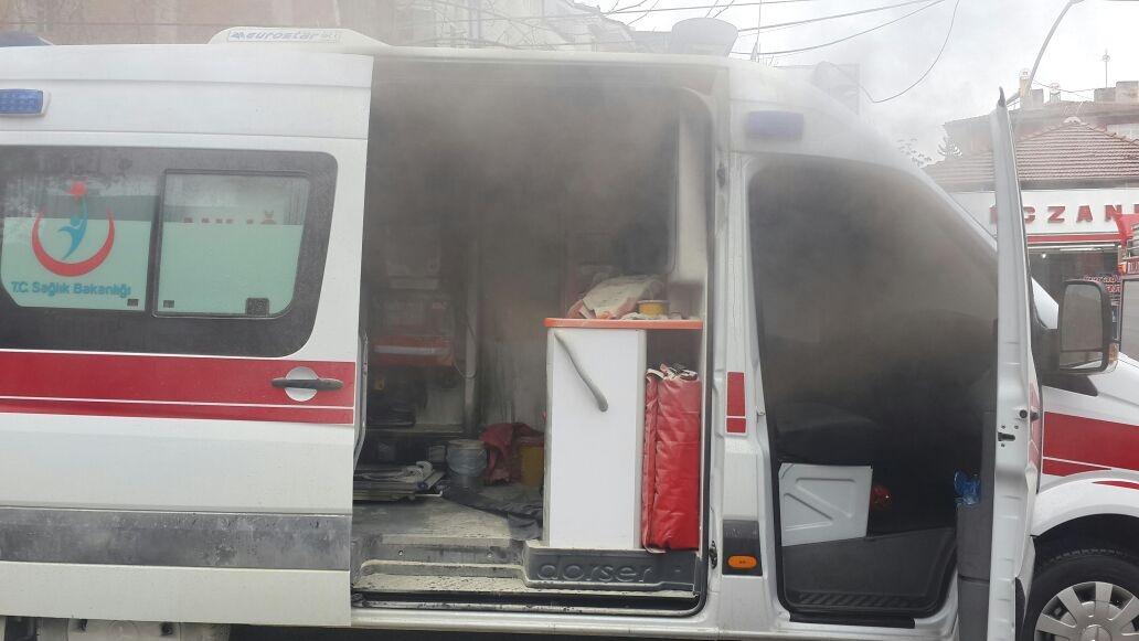 Malatya'da park halindeki ambulansta yangın