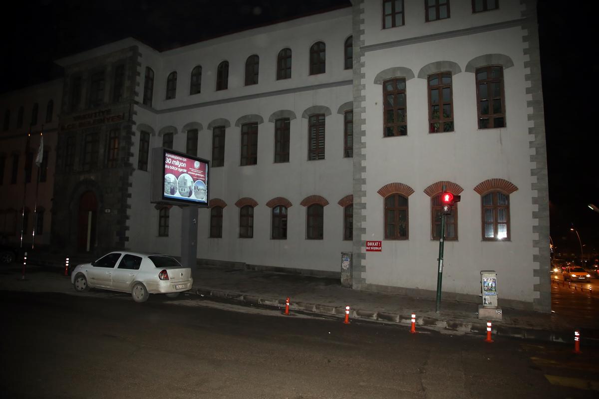 Erzurum'da halk otobüsü üniversite öğrencilerine çarptı: 1 ölü, 1 yaralı