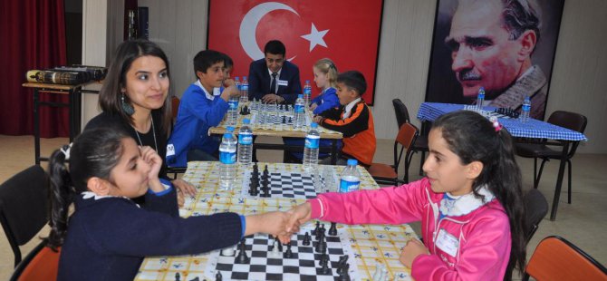 Çukurca'da 'Okullararası Satranç Turnuvası' düzenlendi