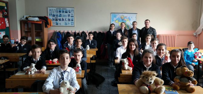 Bursalı öğrencilerden Iğdır'daki akranlarına yardım