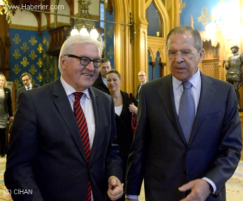 Lavrov: Cenevre Görüşmelerinde Rejim Değişikliği Hedefleniyor Lavrov: Cenevre Görüşmelerinde Rejim Değişikliği Hedefleniyor