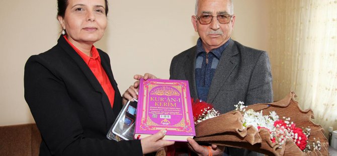 Darende'de emekli bir öğretmen 'Sıradışı Okur' seçildi