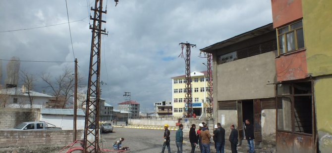 Malazgirt'te mahkemelik trafo boşaltıldı