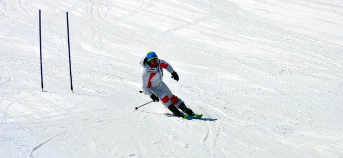 Hakkari'de kayak yarışması