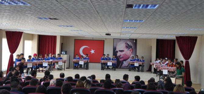 Çukurca'da 'Okullararası Bilgi Yarışması' düzenlendi
