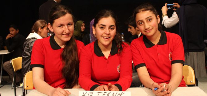 Yüksekova'da 'Liselerarası Bilgi Yarışması'
