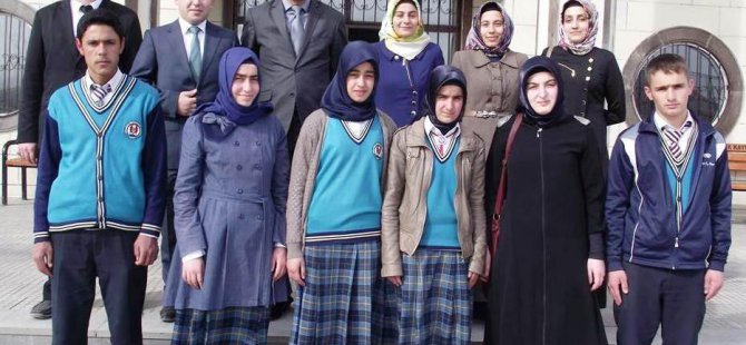 Başarılı öğrencilerden İlçe Milli Eğitim Müdürüne ziyaret