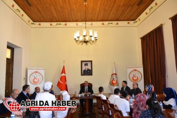 Bitlisli Çocukları Vali Karaoğlu Makamında Ağırladı