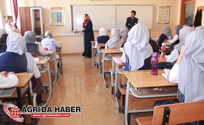 Doğubayazıt Gençlik Merkezinden ''Gözüne Bakmadığımız Yüzüne Tebessüm Etmediğimiz Genç Kalmayacak'' Projesi