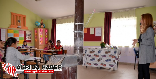 Ağrı'da Köy Okullarındaki Öğretmenler öğrencileri için fedakarca çalışıyor