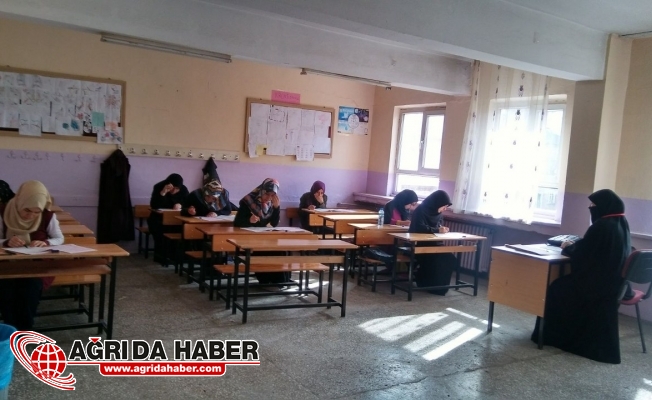 Ağrı'da ''Kur'an Nesline Meal Sınavı'' Düzenlendi