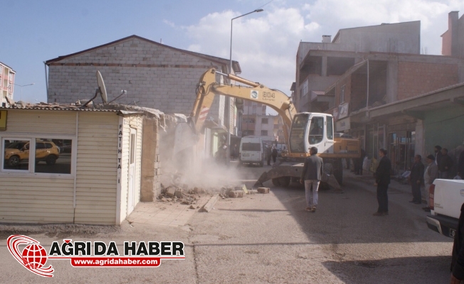 Doğubayazıt'ta Kaçak Dükkanlar Yıkılıyor!