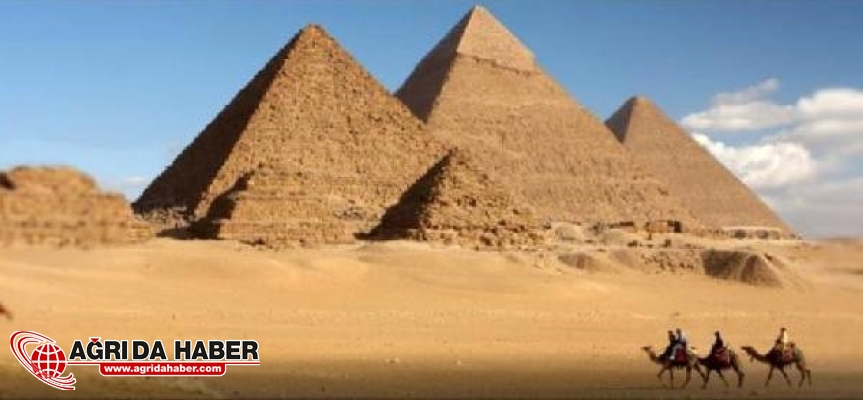 Mısır'ın Büyük Giza Piramidi'nde Dev Boşluk Keşfedildi