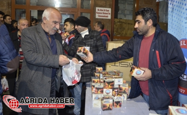 Ağrı Belediyesi Mevlid Kandili Dolayısıyla Kandil Simidi Dağıttı