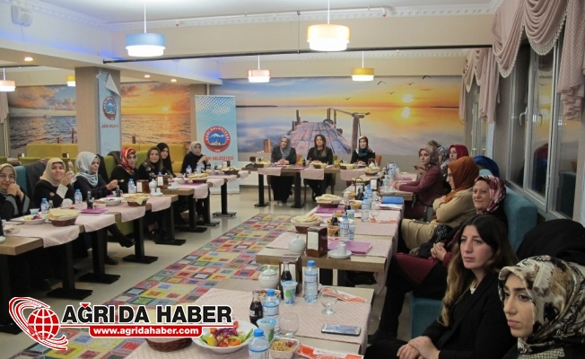 Ağrı Belediyesi Tarafından 5 Aralık Kadın Hakları Günü Kutlandı Ağrı Belediyesi Tarafından 5 Aralık Kadın Hakları Günü Kutlandı
