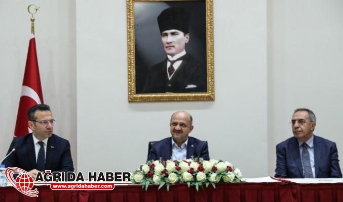 Başbakan Yardımcısı Fikri Işık Ağrılı Öğrenciler İle Buluştu