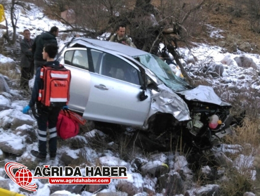 Bingölde Otomobil Şarampole Yuvarlandı: 1 Ölü