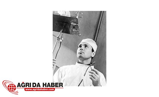 Rus Doktor Kendi Kendini Ameliyat Etti