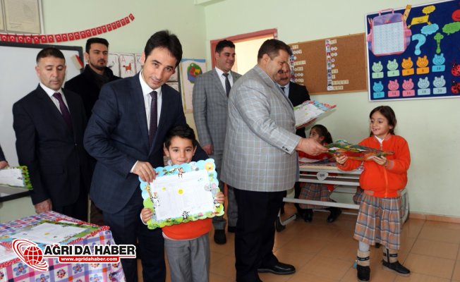 Ağrı'da Öğrenciler Karne Heyecanı Yaşadı