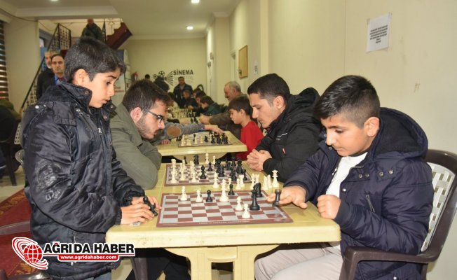 Ağrı'da İl Geneli Ödüllü Satranç Turnuvası Başladı