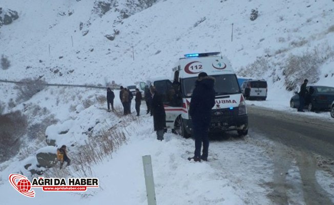 Ağrı'da Otomobil Nehire Uçtu: 4 Kişi Yaralandı