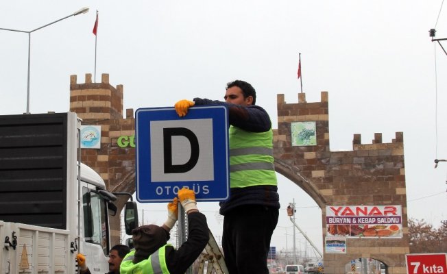 Erciş’te trafik levhaları yenilendi