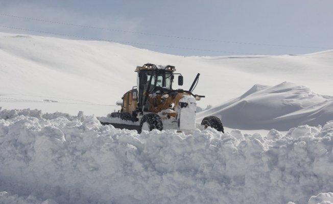 Hakkari’de 16 köy ile 37 mezra yolu kapandı