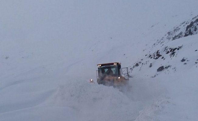 Hakkari’de 6 köy, 26 mezra yolu kapandı