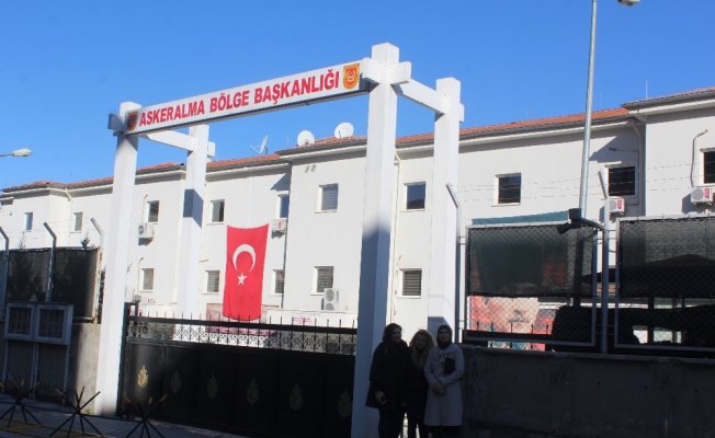 Kadın öğretmenler gönüllü askerlik başvurusunda bulundu Kadın öğretmenler gönüllü askerlik başvurusunda bulundu