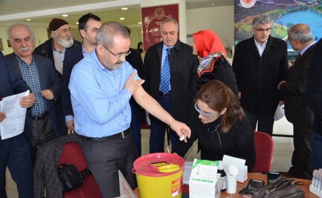 Memur-Sen’den Mehmetçikler için kan bağışı Memur-Sen’den Mehmetçikler için kan bağışı