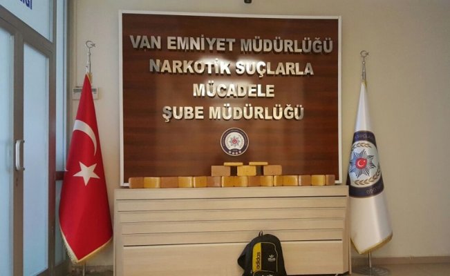 Sırt çantasında 10 kilo 240 gram eroin ele geçirildi