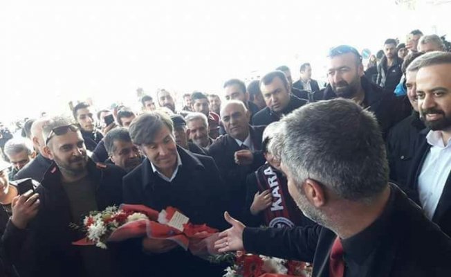 Taraftarlardan Van Büyükşehir Belediyespor’a coşkulu karşılama Taraftarlardan Van Büyükşehir Belediyespor’a coşkulu karşılama