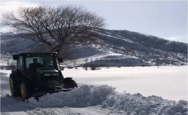 Tatvan’da kar küreme araçları iş başında Tatvan’da kar küreme araçları iş başında