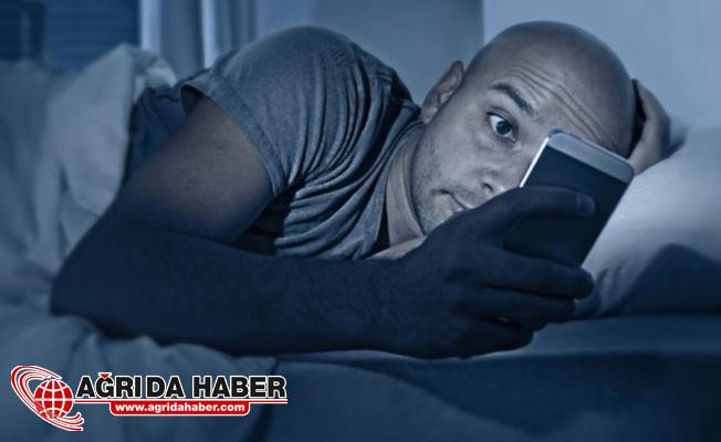 Uzmanlar Uyardı! Cep Telefonu ile Uyumak Kanser ve Kısırlık Nedeni!