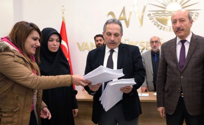 Van’da ‘Pembe Otobüs’ için imza kampanyası