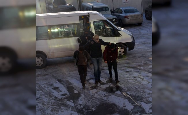 Van’da terör operasyonu: 9 gözaltı Van’da terör operasyonu: 9 gözaltı