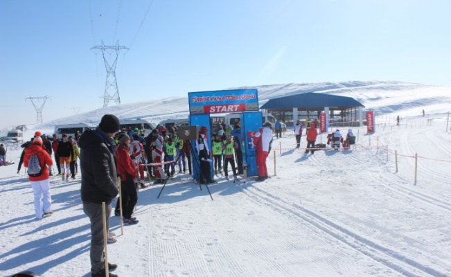 Ağrı’da 250 öğrenci kayaklı koşu ve ayak yarışmalarında yarışacak