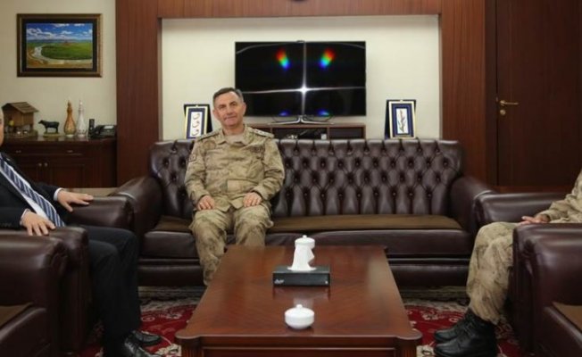 Albay Arslan’dan Vali Yıldırım’a ziyaret Albay Arslan’dan Vali Yıldırım’a ziyaret