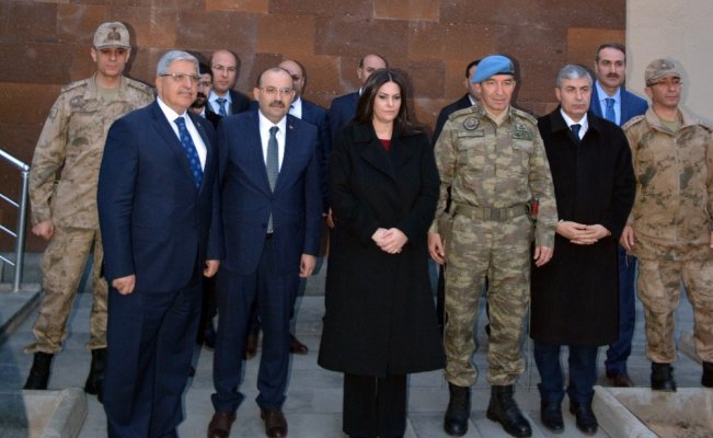 Bakan Sarıeroğlu’ndan 10. Komando Tugayına taziye ziyareti