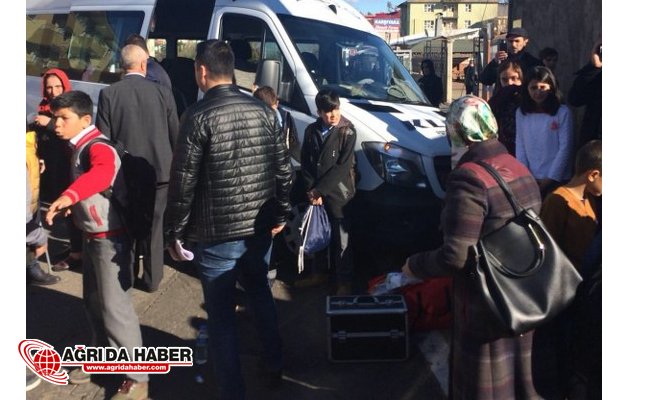 Bingöl'de Öğrencileri taşıyan servis kaza yaptı: 12 yaralı