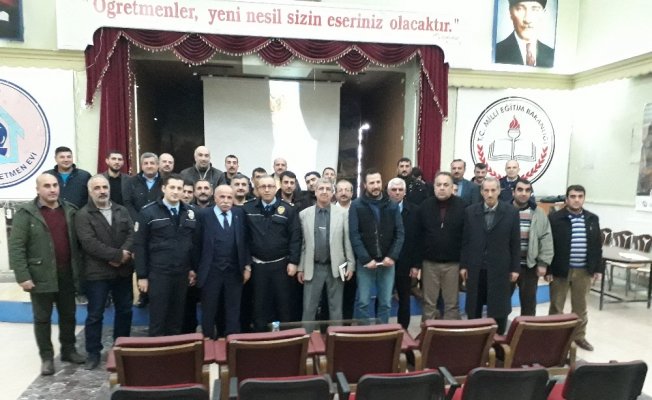 Emniyetten okul servis şoförlerine seminer