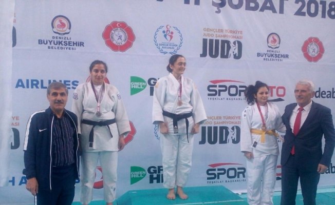 Görme engelli Vanlı Esmer Taşkın, judo şampiyonasında Türkiye ikincisi oldu